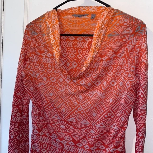 Athleta Hidden Lake Deep Red Firestone ombré long sleeve pullover top with hood - Picture 3 of 10